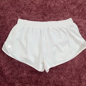 Lululemon Hotty Hot Low-Rise Lined Short 2.5”